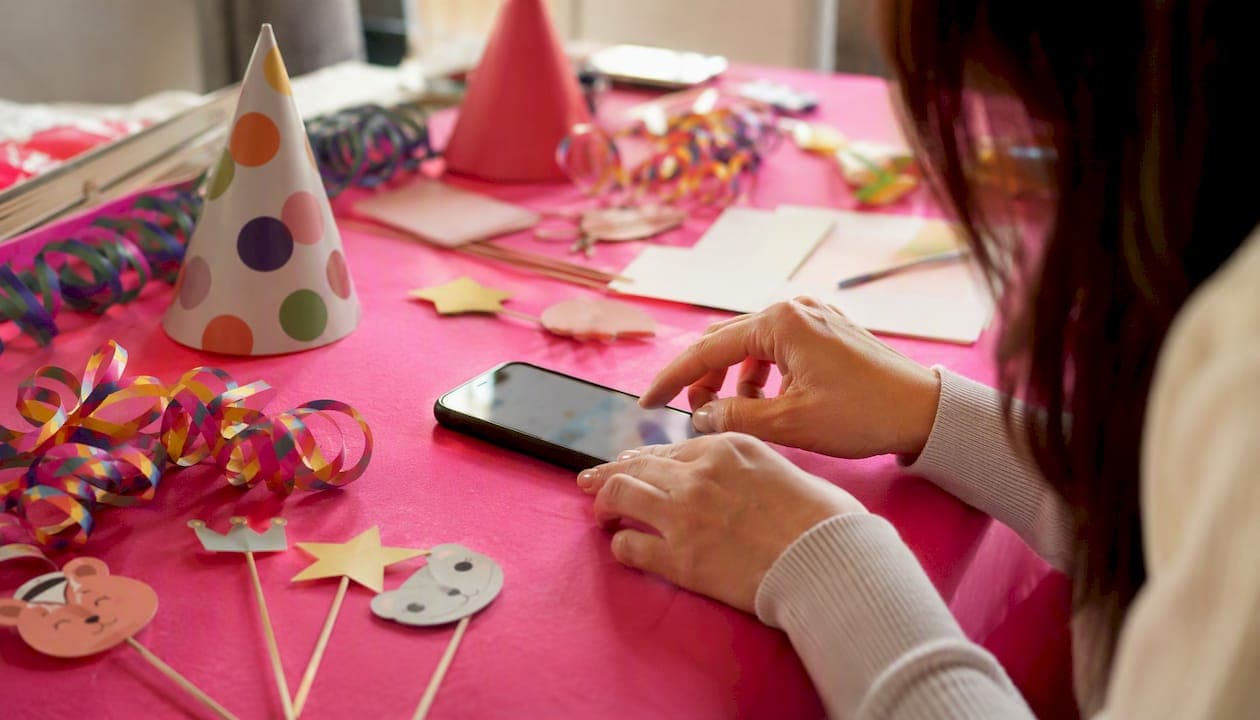 Birthday invitation text: ready-to-send templates and examples